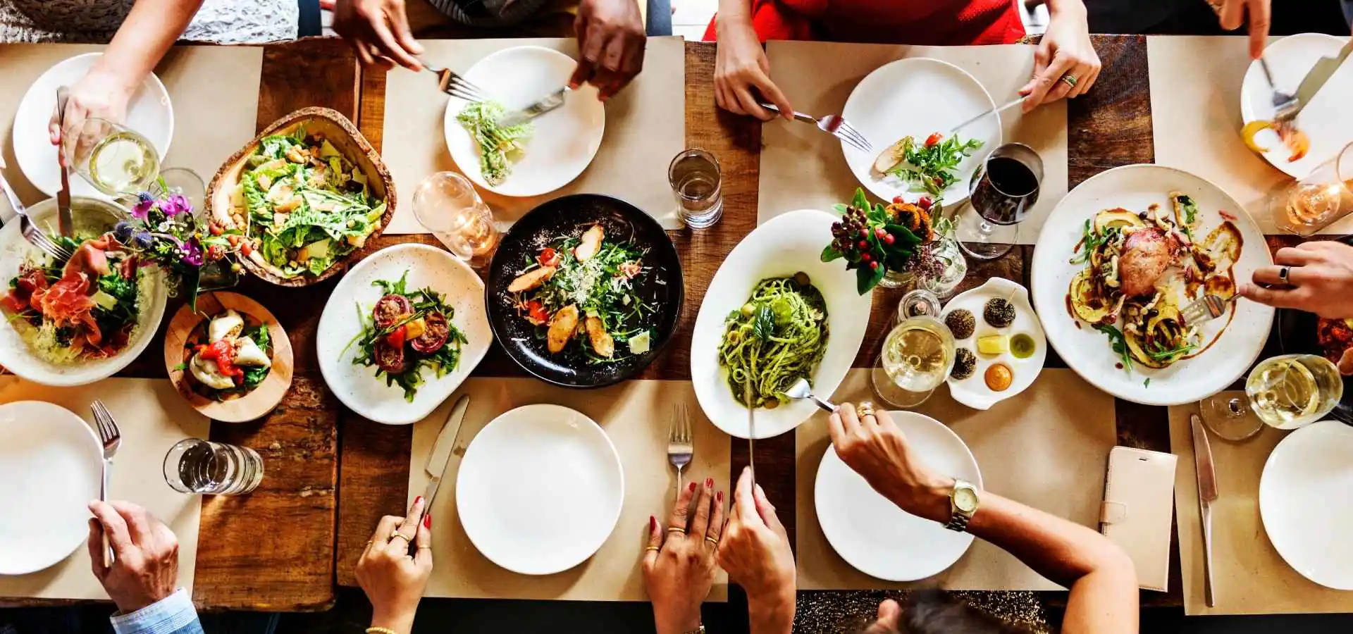 Catering healthy para cenas de empresa: menús equilibrados, sabrosos y sostenibles que combinan bienestar y buena imagen corporativa. Opciones frescas, ligeras y adaptadas a todos los gustos.