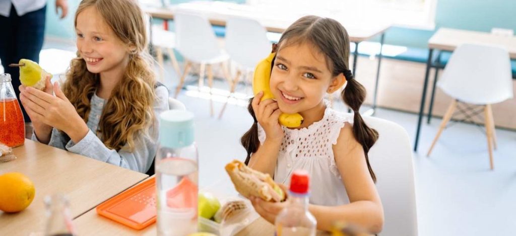 Protege la salud de los estudiantes con una correcta seguridad alimentaria en comedores escolares: higiene, control y prevención diaria.