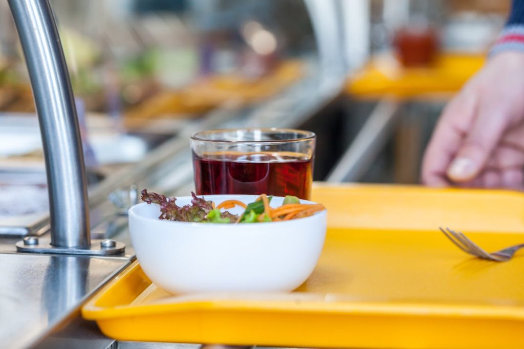 Transforma la pausa comida en tu empresa con una cantina corporativa moderna, saludable y adaptada a las necesidades de tu equipo.